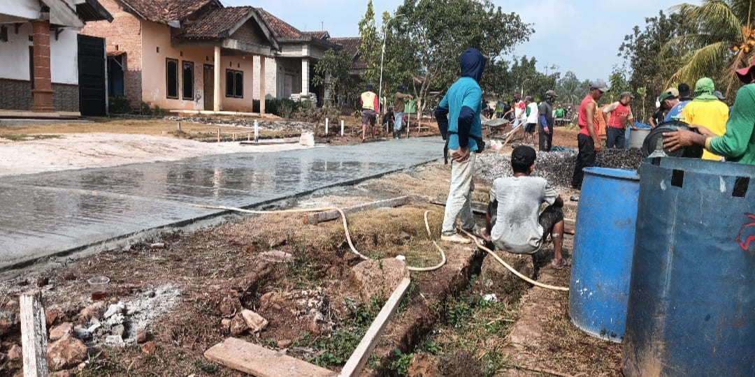 Bertahun-tahun Menanti Perbaikan, Warga Sripendowo Bangun Jalan Swadaya Rp1,92 Miliar
