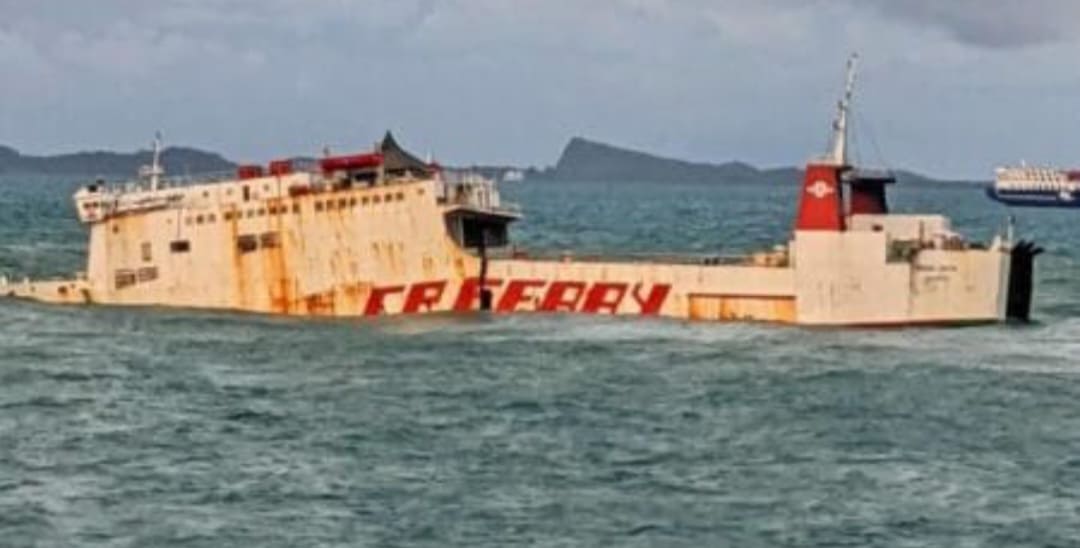 Badan KMP Nusajaya Hampir Habis Dipotong Ditengah Laut Merak, Ancam Pencemaran Laut Mengintai