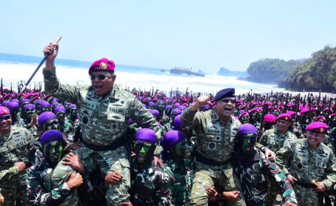 Danbrigif 4 Mar/BS Hadiri Pembaretan 752 Prajurit Marinir di Pantai Baruna Malang Selatan