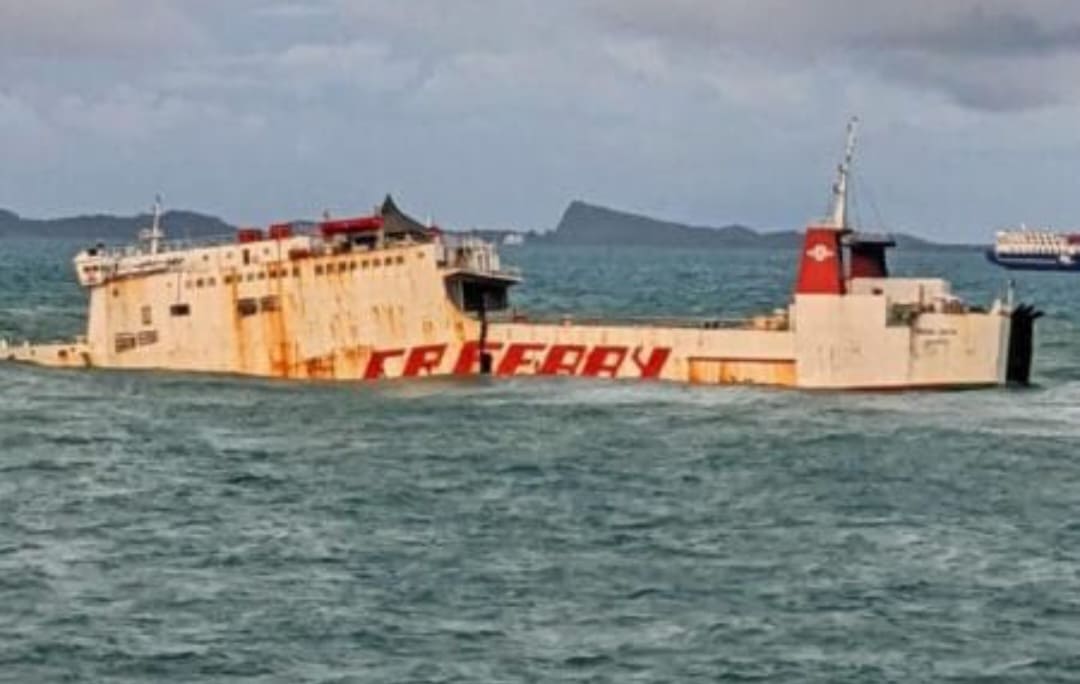 Tak Pakai Oilboon Pemotongan Kapal KMP Nusajaya, Aparat Terkait Tutup Mata