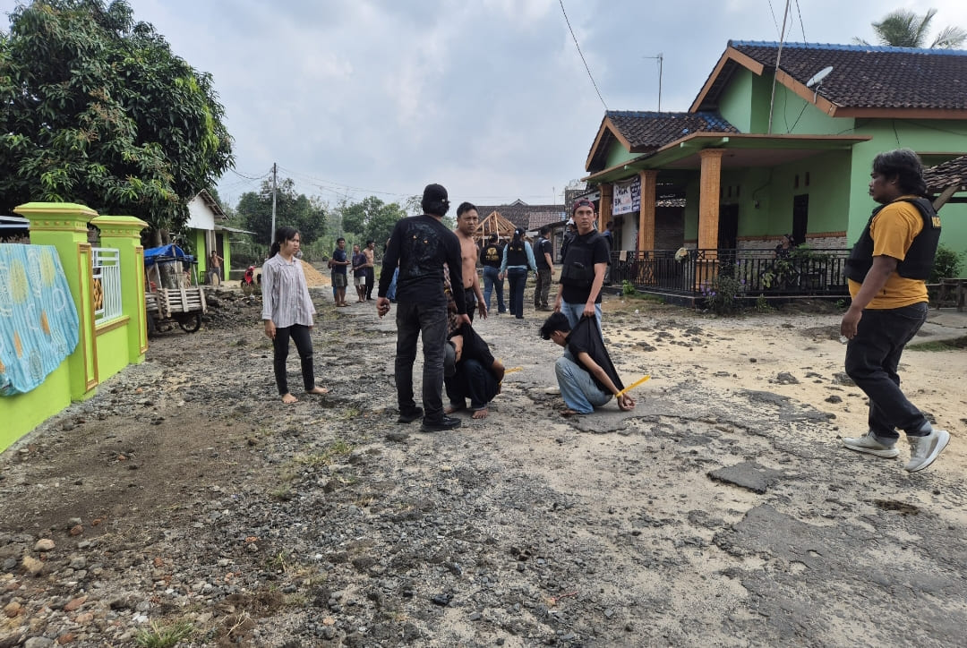 Polisi Sita 13,54 Gram Sabu dan Revolver dalam Penggerebekan di Jabung