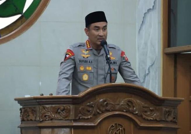 Saat Kapolri Naik Mimbar: Antara Nasihat Jumat dan Ujian Nyata di Lapangan