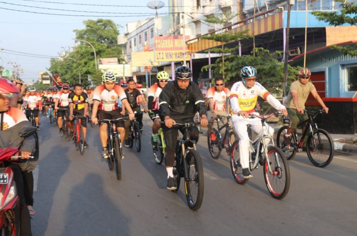 Funbike HUT Brimob Dilepas Gubernur dan Kapolda Sulsel, Ratusan Peserta Ikut Meramaikan
