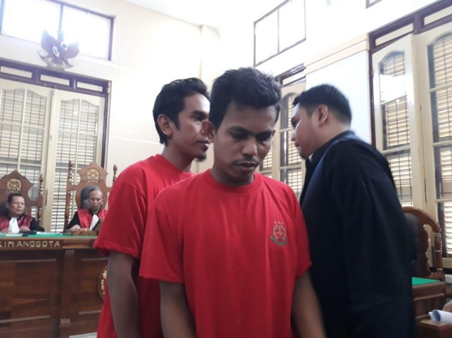“Gerayangi” Penumpang Dua Supir Taxi Online Dituntut 18 Tahun Penjara