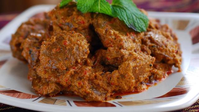 Masyarakat Sumbar Kirim Bantuan 1,6 Ton Rendang ke Sulawesi Tengah