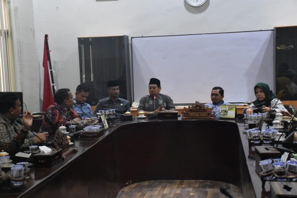 Bahas Tata Tertib Pilkada, DPRD Pandeglang Kunker ke DPRD Kota Metro