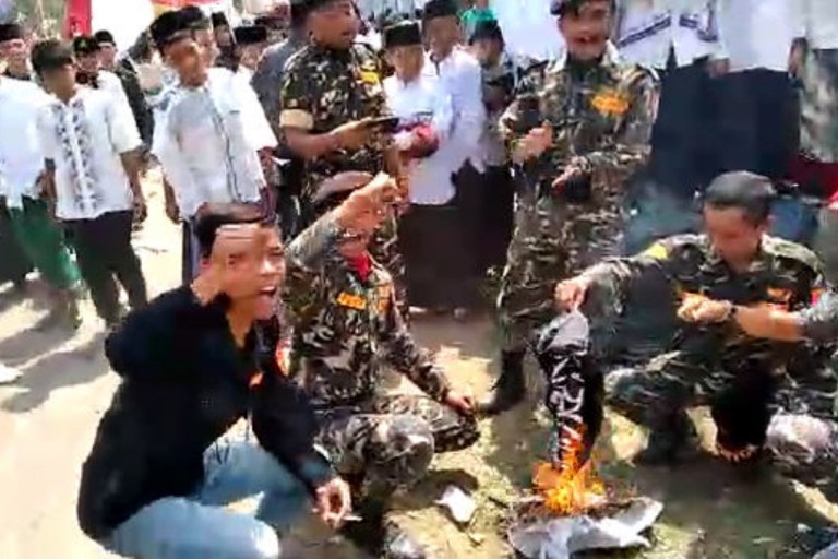 Pembawa dan Pembakar Bendera Kalimat Tauhid Ditetapkan Tersangka