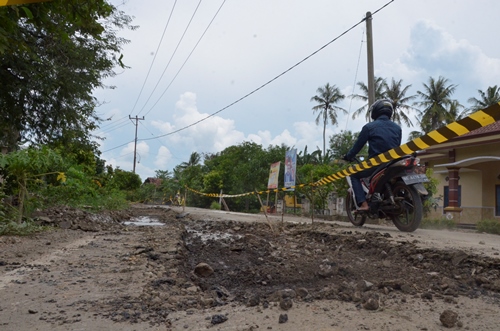 Proyek Jalan Pardasuka-Pringsewu Rp50 Miliar “Amburadul”