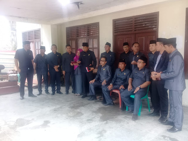 Rapat Paripurna DPRD Pesbar Gagal Akibat Ruang Rapat Digembok