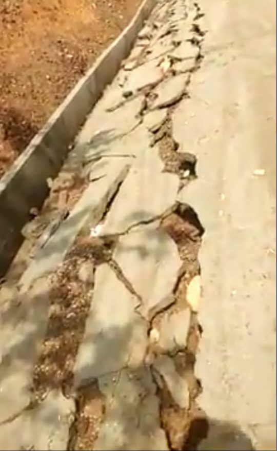 Belum Serah Terima, Proyek Rigit Beton Pekon Napal-Umbar Klumbayan Mulai Hancur