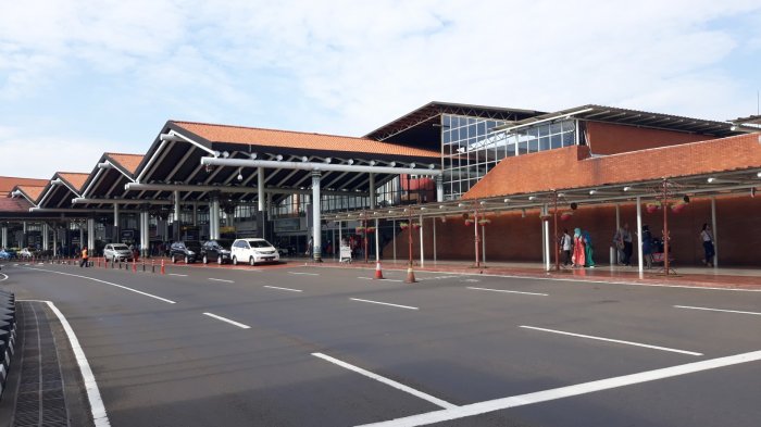 LandasanĀ Bandara Juanda Rusak, Sejumlah Penerbangan di Bandara Soetta Delay