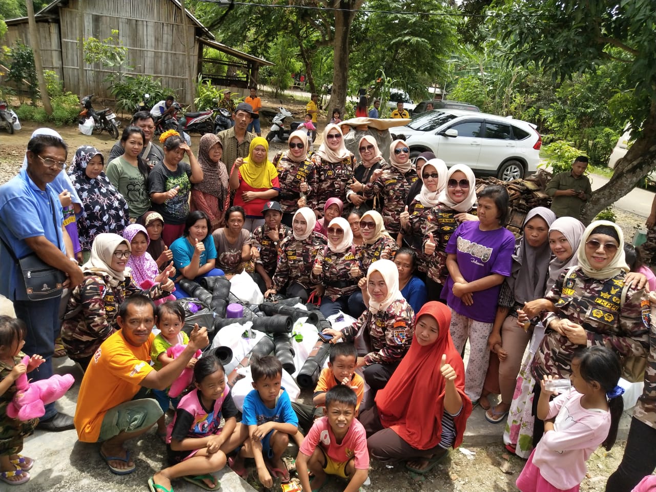 PD VIII Wanita FKPPI Lampung Kembali Berikan Bantuan Korban Tsunami Tahap III