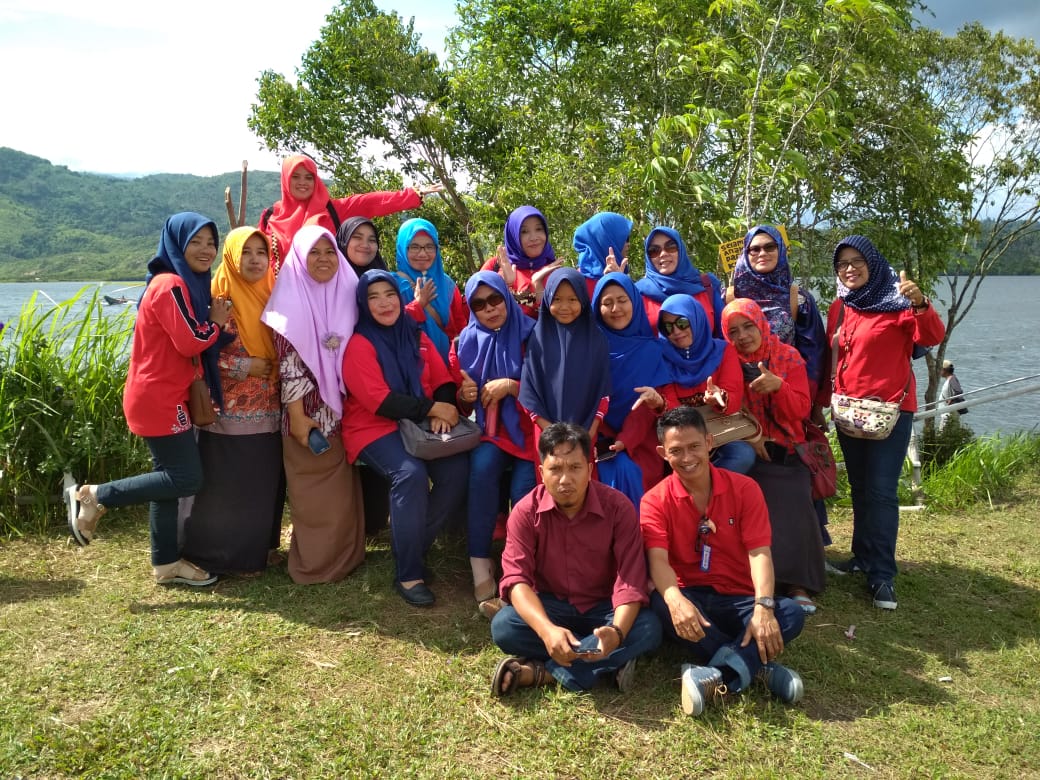 PT. Penerbit Erlangga dan Himpaudi Pringsewu Kunjungi Wisata Alam di Suoh