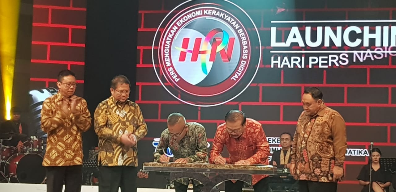 Ketum PWI Bersama Gubernur Jatim Tandatangani Kerjasama Pelaksanaan HPN 2019