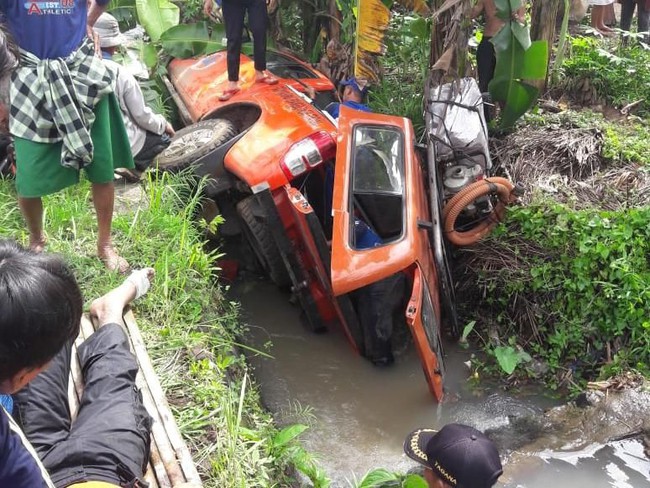Mobil TRC BPBD Jember Alami Kecelakaan di Jalan Dusun Darungan