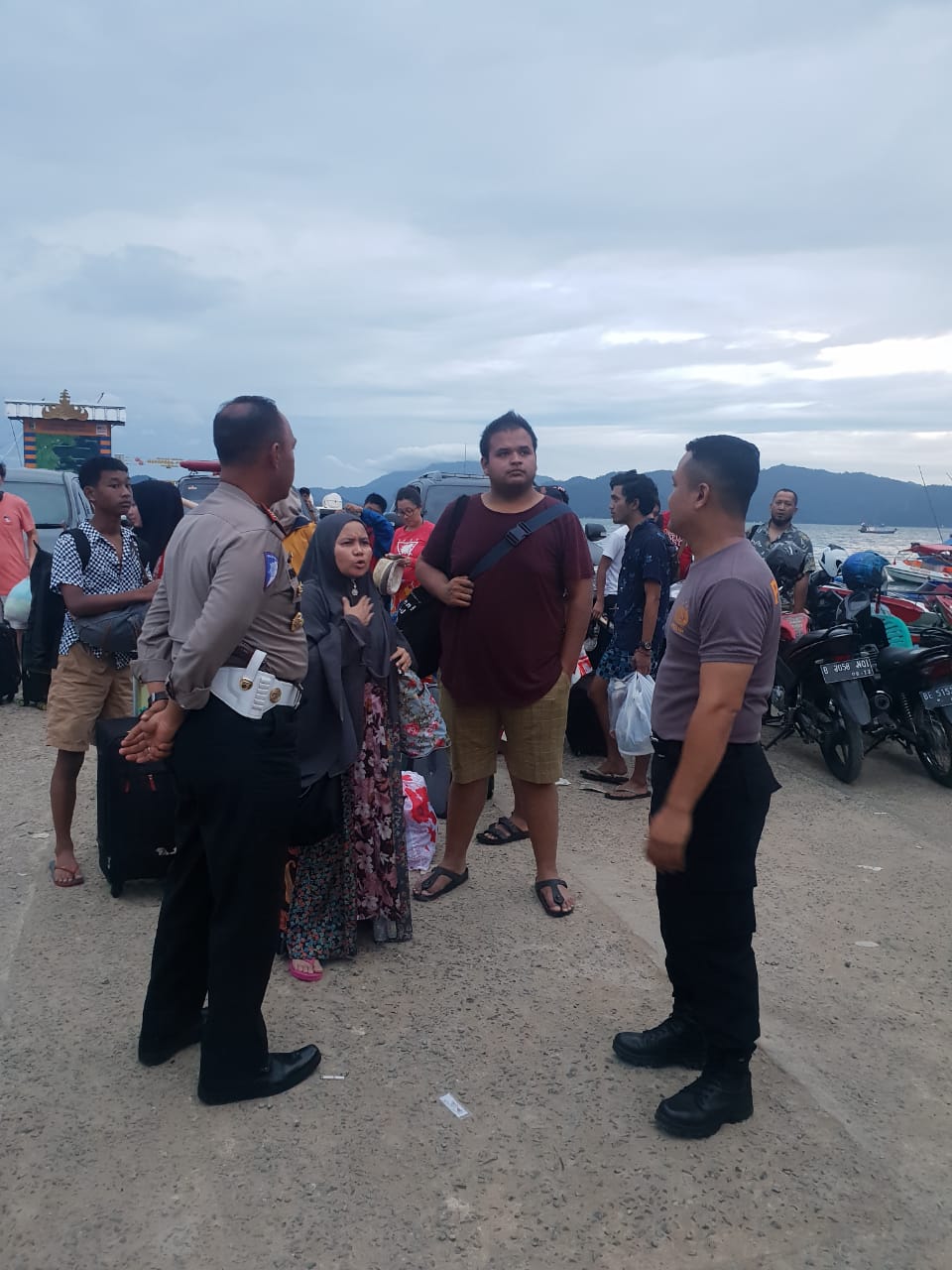 Polres Pesawaran Evakuasi 30 Mahasiswa Undip dari Pulau Legundi