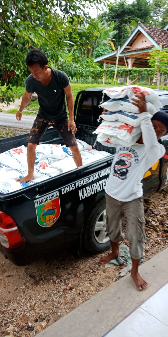 Pemkab Tanggamus Kembali Kirim Bantuan Beras Untuk Korban Banjir dan Longsor di Kelumbayan dan Limau