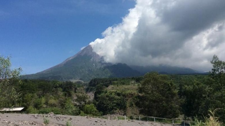 Aktivitas Gunung Merapi Terus Meningkat