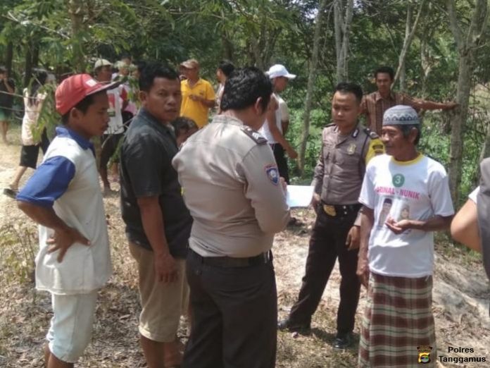 Diduga Temukan Mayat Bayi, Polsek Pagelaran Bongkar Saluran Irigasi Bekas
