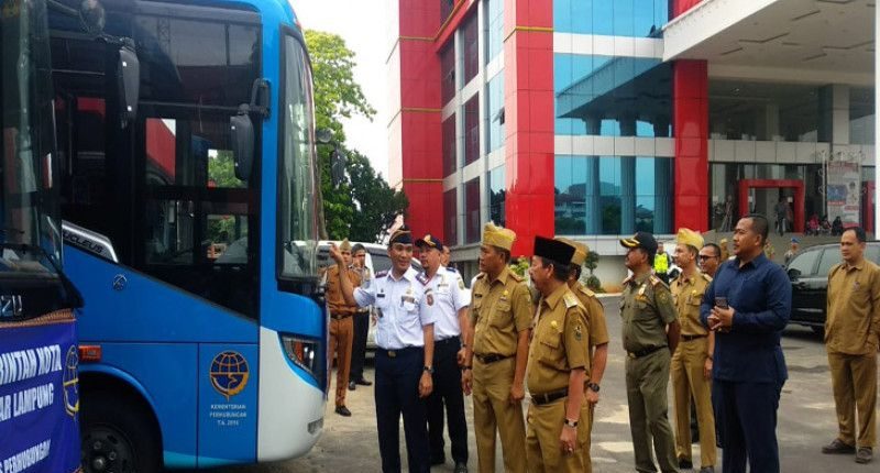 Kemenhub Berikan Bantuan 10 Bus Transportasi Warga Bandarlampung