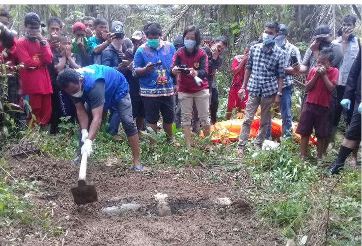 Seorang Wanita Ditemukan Membusuk di Kebun Sawit
