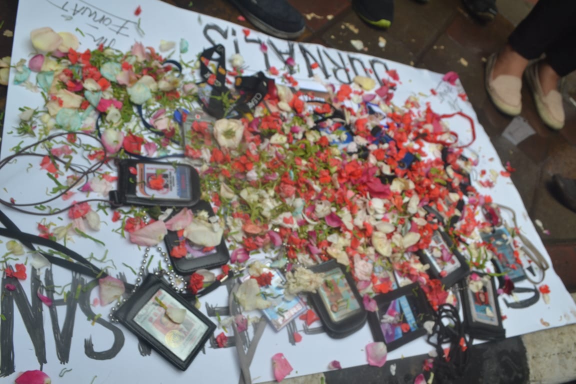 Ratusan Solidaritas Wartawan Tangerang Raya Aksi Tabur Bunga Peduli Dufi