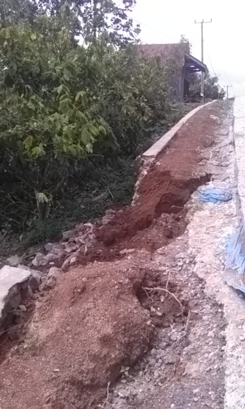 Dinas PU Lampung Terkesan Tutup Mata Soal Proses Pengerjaan Proyek Penahan Longsor
