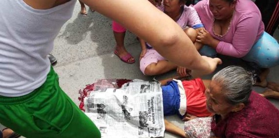 Hendak Menumpang, Pelajar SD Tewas Tergilas Truk Kontainer