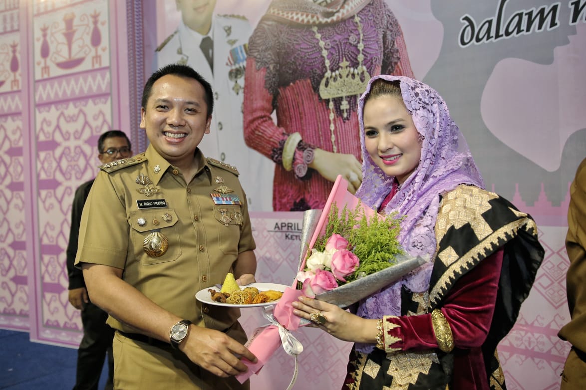 Lomba Masak Para Kepala Dinas Meriahkan Hari Ibu Ke-90, Gubernur Minta Para Ibu Dukung Penuh Kegiatan Suami