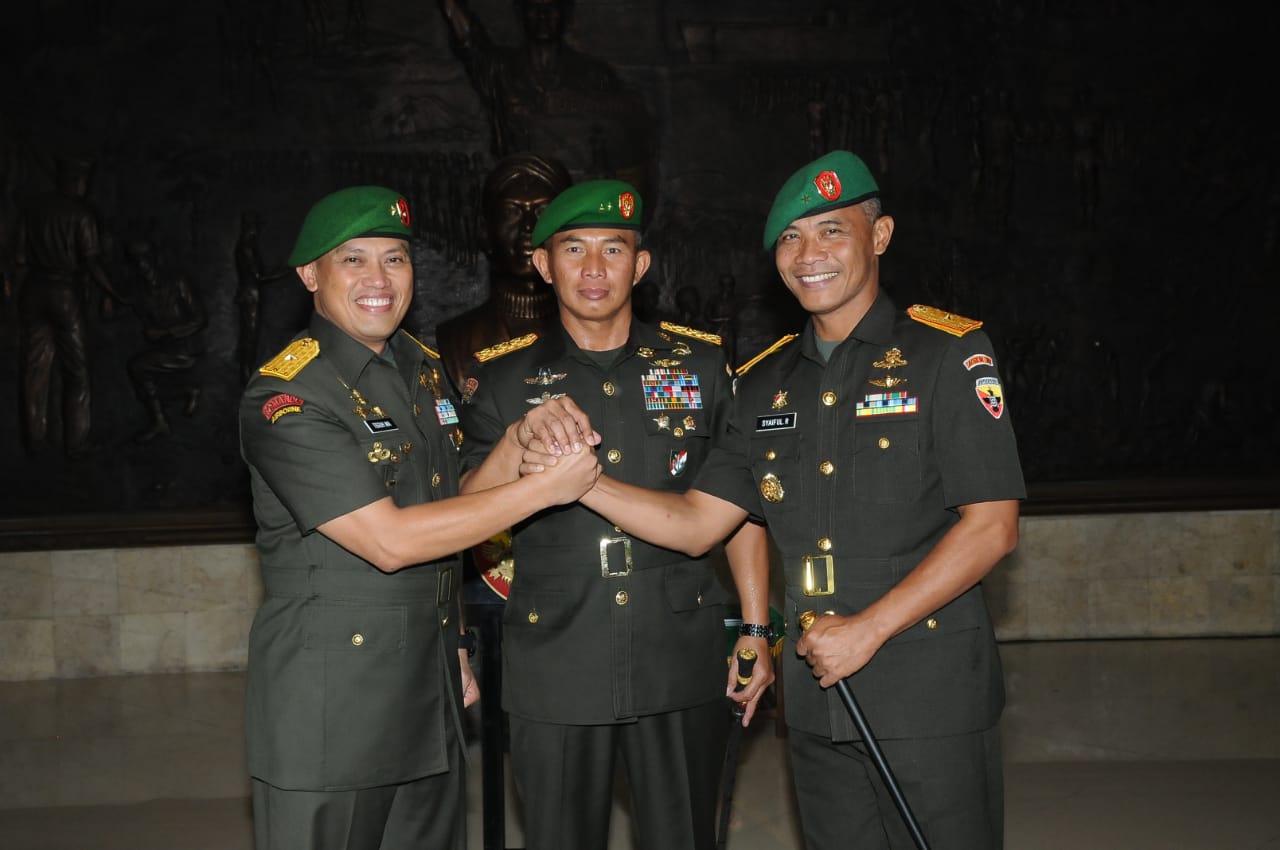 Mayjen TNI Benny Susianto Pimpin Upacara Sertijab Danrem 161/Wira Sakti