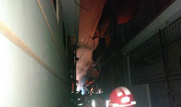 Si Jago Merah Hanguskan Tujuh Rumah Pemukiman Simokerto Surabaya