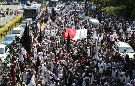 Massa Aksi 211 Long March dari Masjid Istiqlal Menuju Istana Negara