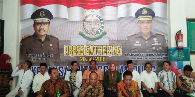 Kejati Lampung Silahturahmi Dengan Pers Dalam Gathering Penerangan Hukum