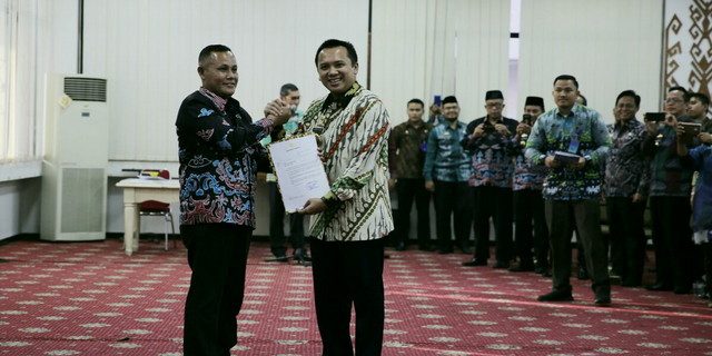 Serahkan SK Plt Bupati Lamsel, Ridho Berpesan Agar Jajaran Introspeksi Diri