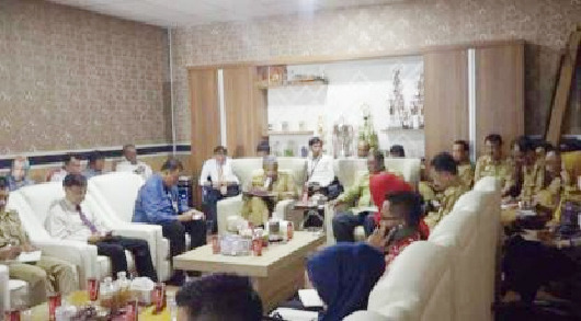 Bupati Lamteng Pimpin Rapat KUR