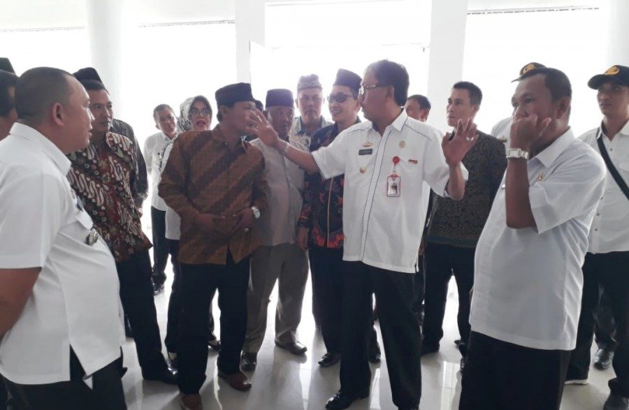 Bupati Pesibar Gelar Rapat Koordinasi dengan 16 Sai Batin Marga se-Pesibar Bahas Motif Relief dan Meubeller