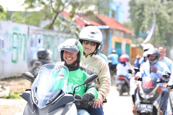 Hadiri Kopdar Ojol di Sirkuit Sentul, Prabowo Datang Dibonceng Ojek