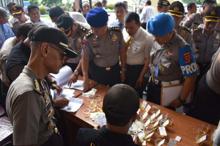 Mabes Tes Urine Personel Polda Lampung