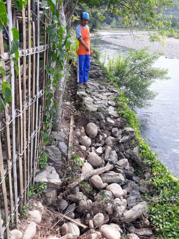 Nyaris Ambruk, Warga Berharap Pemerintah Segera Tangani Kerusakan Beronjong Way Krui