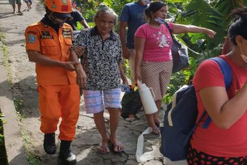 Akibat Letusan Gunung Karangetang 137 Warga Pengungsi di Desa Kawahang Dipindahkan