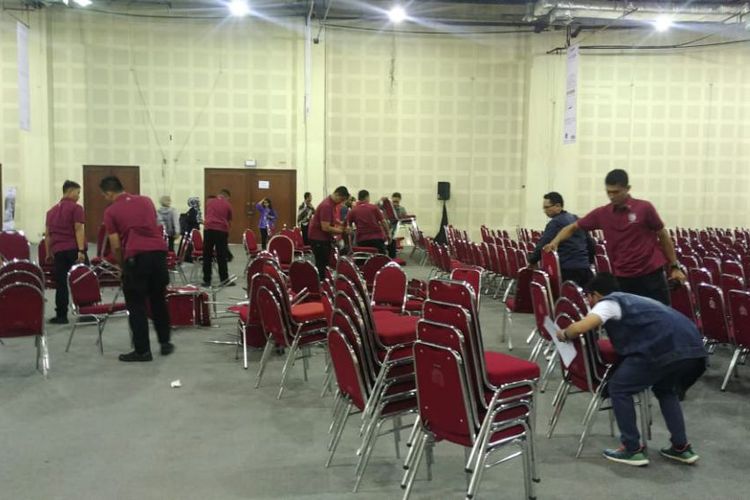 Acara Presiden Jokowi Sepi Pengunjung Paspamres Pimdahkan Kursi Kosong