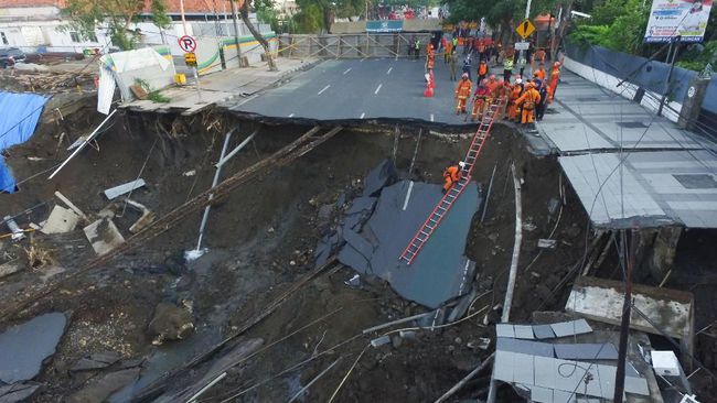 Jalan Gubeng Amblas, DPRD Surabaya Sebut Pemkot Lengah Awasi Proyek RS Siloam