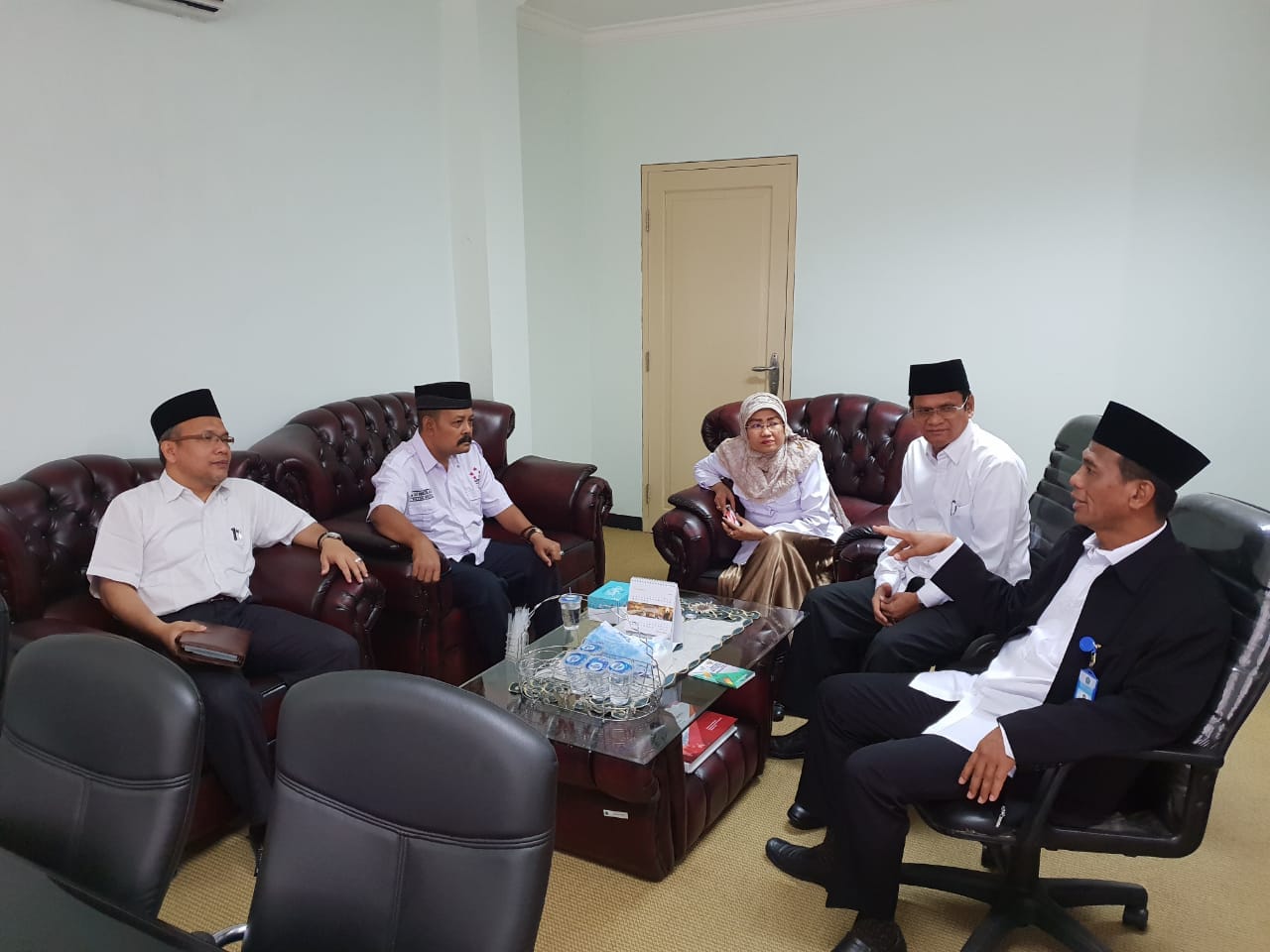 dr. Ali : APKLI dan Kementrian Agama RI Tata PKL Berstandar HALAL