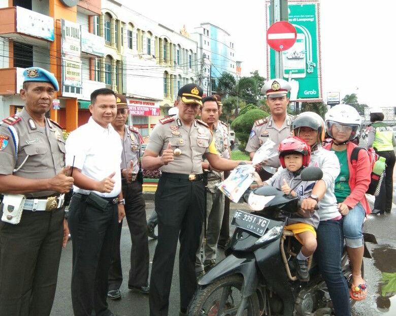 Operasi Patuh 2018, Kapolresta Berikan Tali Asih Pengendara Cilik Tertib