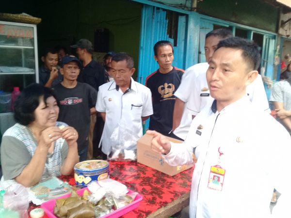 Sidak Pasar Pagi Kotabumi, Kadisdag Lampura Imbau Pedagang Tolak Retribusi Tanpa Tiket