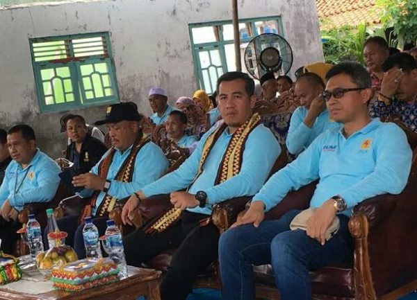 Resmikan PLTU Desa Pulau Legundi, Dendi Ramadhona Tabur Dukungan