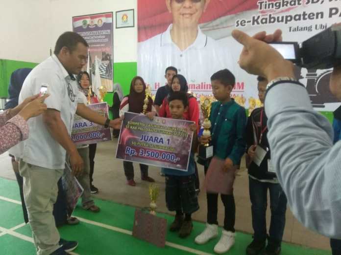 Putra Alfanza Eka Wijaya Sabet Juara Pertama di Kompetisi Catur Bupati Cup Se-Sumbagsel