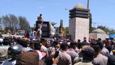 Ribuan Orang Demonstrasi di Lombok, Mempertanyakan Realisasi Bantuan Gempa