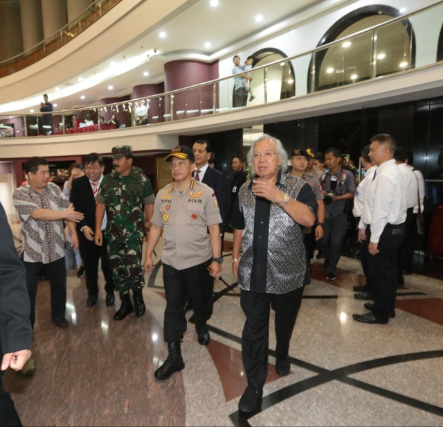 Pengamanan Malam Natal 2018 di Gereja Katedral Jakarta Pusat oleh Kapolri dan Panglima TNI