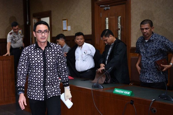 Zumi Zola Divonis 6 Tahun dan Pencabutan Hak Politik